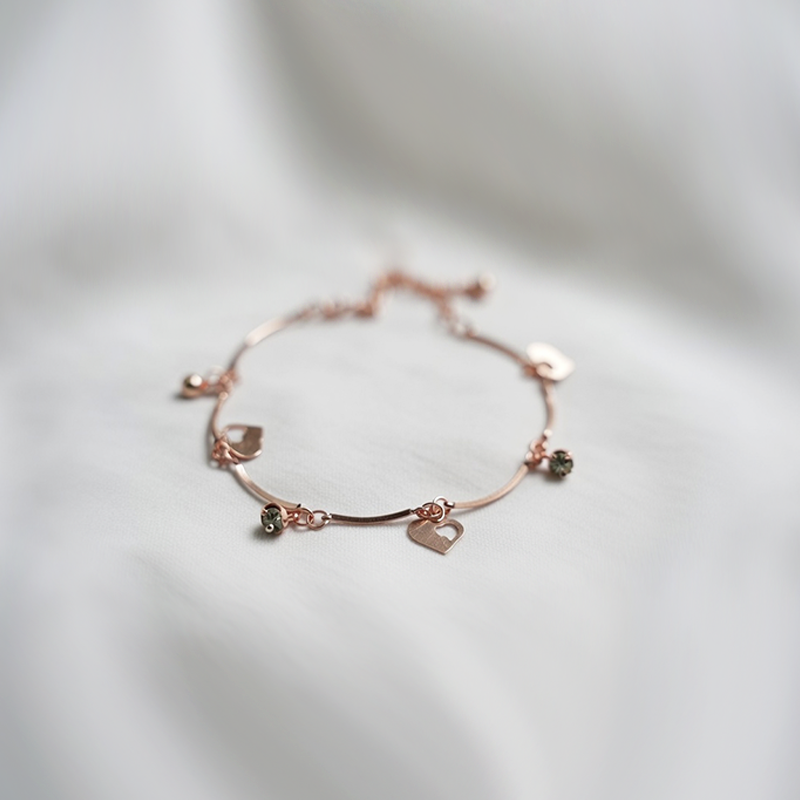 Minimalist Heart-Shaped Charm Bracelet| Available in Two Metal Tones| Simple Bracelet For Girls