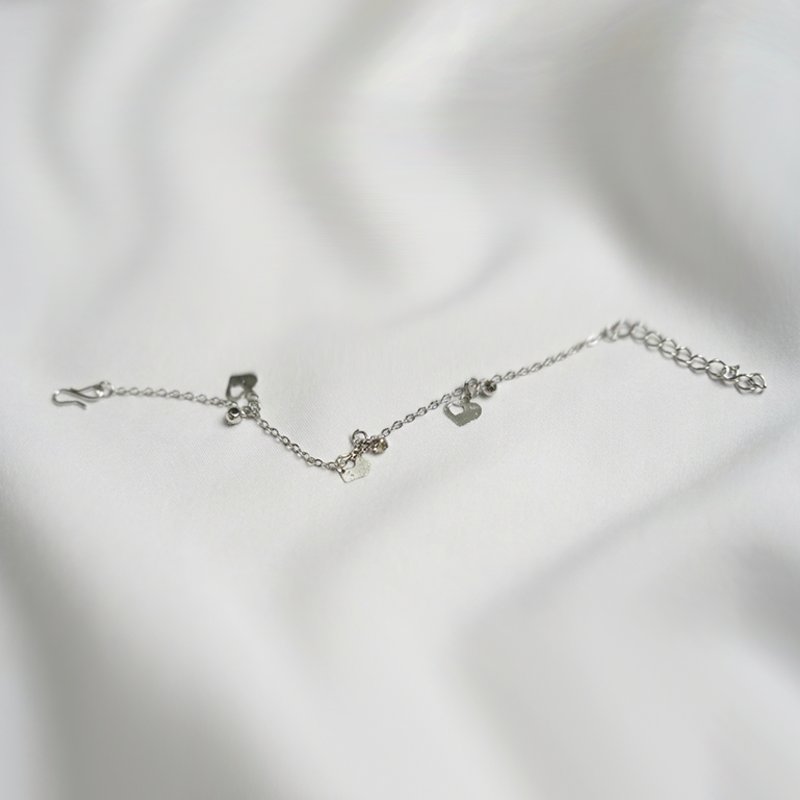 Minimalist Heart-Shaped Charm Bracelet| Available in Two Metal Tones| Simple Bracelet For Girls