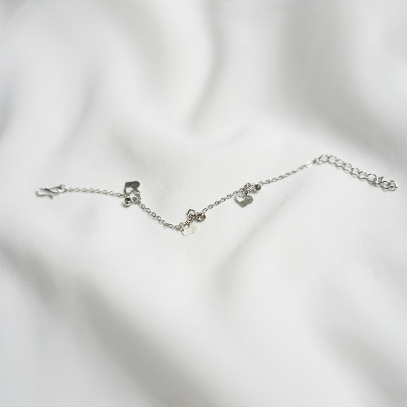 Minimalist Heart-Shaped Charm Bracelet| Available in Two Metal Tones| Simple Bracelet For Girls